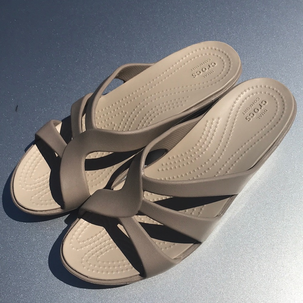 Crocs Strappy Wedge Sz 8